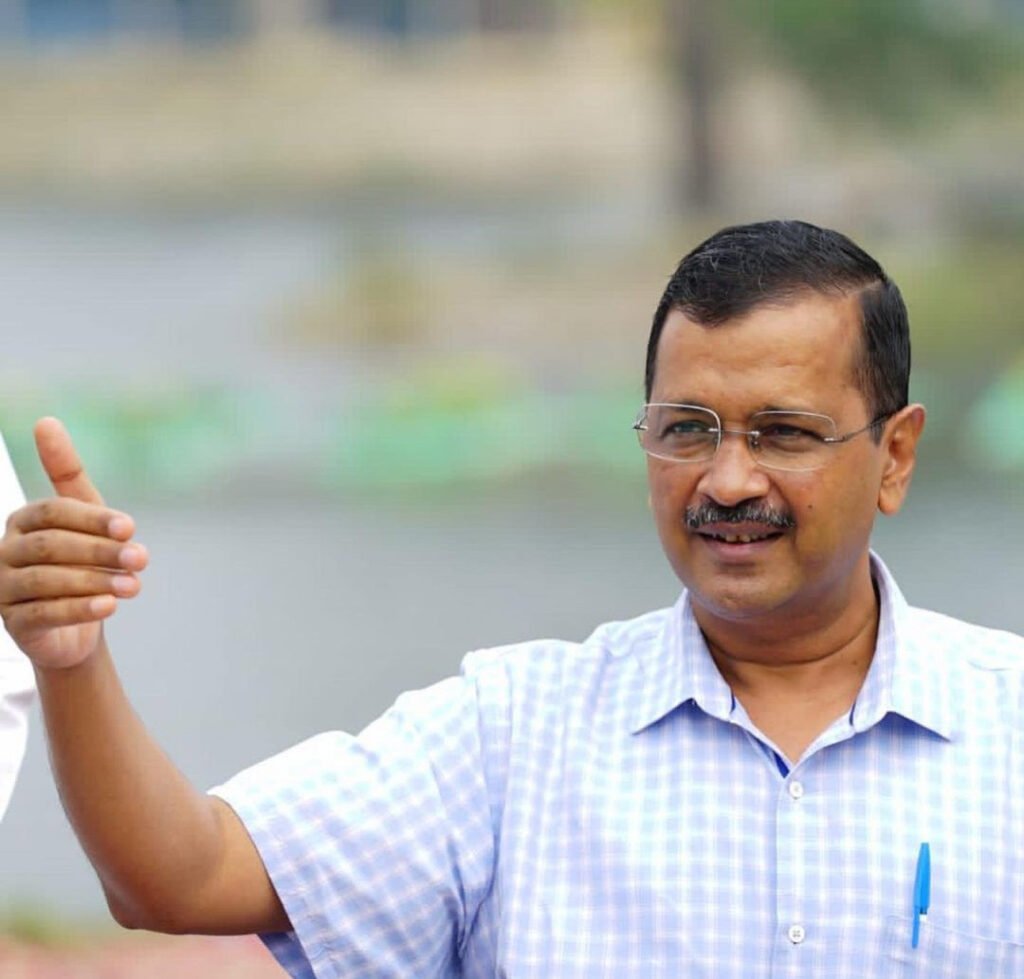 चंडीगढ़:आम आदमी पार्टी ने दिल्ली के मुख्यमंत्री अरविंद केजरीवाल को असंध विधानसभा के बाल पबाना गांव में रोके जाने को लेकर अपनी नारजगी जताई है। पार्टी का कहना है कि इस पूरे मामले को लेकर पूरे हरियाणा में लोगों के बीच नाराजगी है। आम आदमी पार्टी के नेता, पदाधिकारी और कार्यकर्ता खट्टर सरकार की इस तानाशाही से हरियाणा के हर एक आदमी को रूबरू कराने की तैयारी कर चुके हैं।
