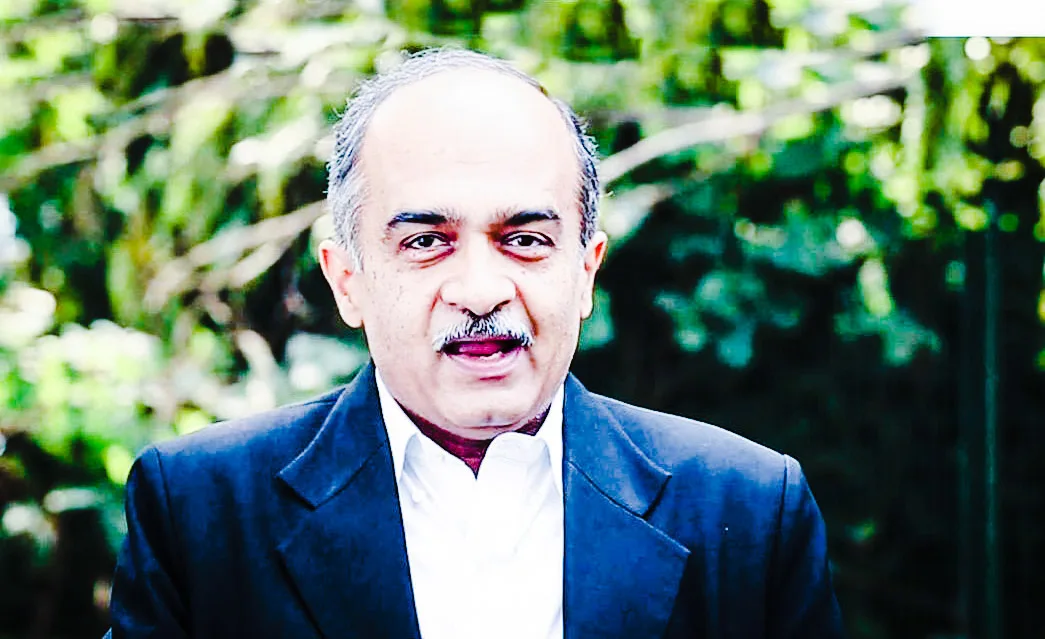 वरिष्ठ वकील प्रशांत भूषण ने रफाल डील मामले में सर्वोच्च न्यायालय से केंद्र की बीजेपी सरकार को क्लीन चिट मिलने पर सवालिया निशान लगाए हैं। श्री भूषण के अनुसार कोर्ट ने मामले की तह तक न जाकर क्लीन चिट दी है।