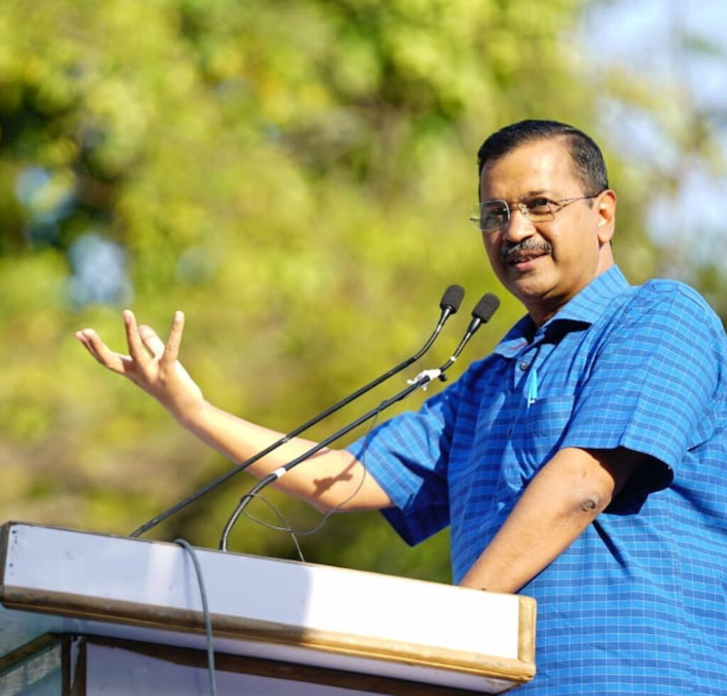 करनाल:दिल्ली के मुख्यमंत्री एवं आम आदमी पार्टी सुप्रीमों अरविंद केजरीवाल ने हरियाणा वासियों को भाजपा के विरूद्ध लामबंद होने की अपील करते हुए कहा है कि इस राजनीतिक दल को वोट देना देश के साथ गद्दारी से कम नहीं है। क्योंकि पिछले 70 साल से पाकिस्तान  हमारे देश को जाति व धर्म के नाम पर बांटने का काम नहीं कर सका है