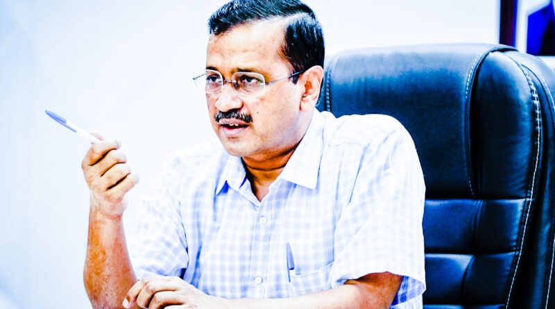 पंचकूला: दिल्ली के मुख्यमंत्री एवं आम आदमी पार्टी के सुप्रीमों अरविंद केजरीवाल ने ऐलान किया है कि हरियाणा में आम आदमी पार्टी की सरकार के सत्ता में आते ही पंद्रह दिनों के भीतर कर्मचारियों के लिए पुरानी पेंशन योजना को लागू कर दिया जाएगा। अरविंद केजरीवाल सोमवार को पंचकूला के शालिमार ग्रांउड में हरियाणा पेंशन बहाली संघर्ष समीति द्वारा किए जा रहे आंदोलन को समर्थन देने पहुंचे थे। उन्होंने कहा,पेंशन बहाली की मांग कर रहे कर्मचारी नेताओं से विचार विमर्श करके उनके आंदोलन को सही करार देते हुए कहा कि आम