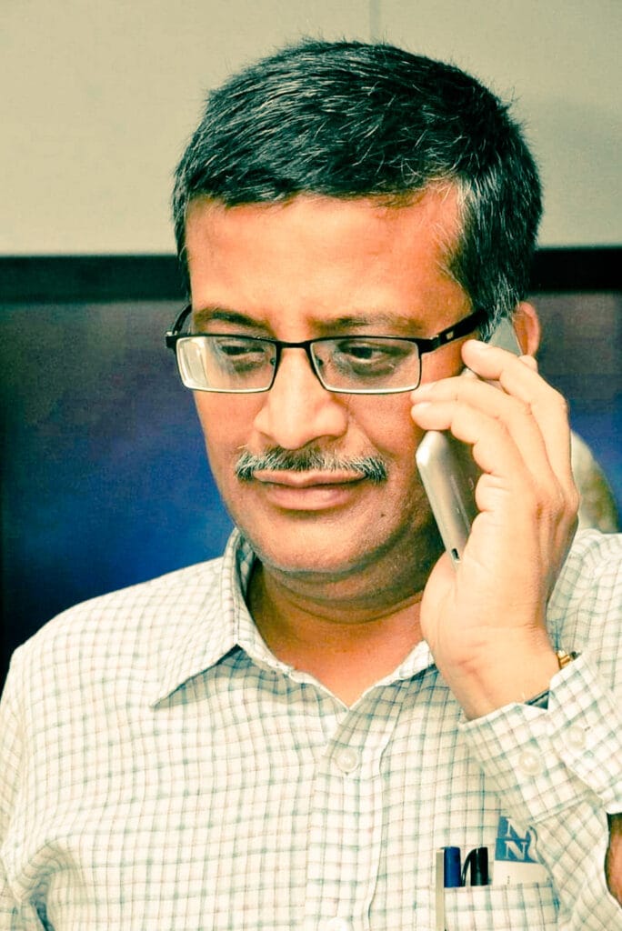 रोबर्ट वाड्रा जमीन सौदे के कारण चर्चा में आये आईएएस अधिकारी अशोक खेमका एक बार और हुआ ट्रांसफर। रविवार को हरियाणा सरकार ने 1991 बैच के आईएएस अधिकारी अशोक खेमका समेत नौ अन्य का तुरंत प्रभाव से किया ट्रांसफर