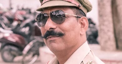 पिछले साल यूपी के स्याना में गोकशी को लेकर हिंसा फ़ैल गई थी।गोकशी की घटना की सुचना यूपी पुलिस को दी गई थी।पुलिस मौके पर पहुंची।पुलिस ने उग्र भीड़ को समझाने का प्रयास किया लेकिन लोग काफी उग्र थे और उन्होंने पुलिस पर ही हमला कर दिया।इस हिंसा में इंस्पेक्टर सुबोध कुमार सिंह की हत्या कर दी गई थी। हिंसा में स्थानीय ग्रामीण सुमित भी गोली लगने के कारण मारा गया था।