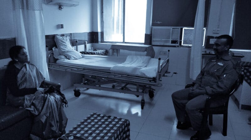 रक्षा मंत्री निर्मला सीथारमन दिल्ली स्थित एयर फ़ोर्स अस्पताल में पायलट अभिनंदन से मिली।पायलट को कल रात पाकिस्तान से वापिस आने के बाद करवाया गया था भर्ती।