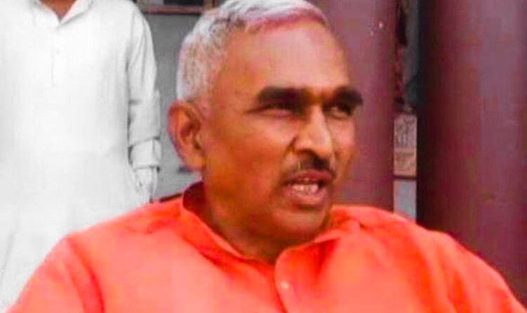 बीजेपी विधायक सुरेंद्र सिंह ने कांग्रेस अध्यक्ष राहुल गांधी की माता सोनिया गांधी को कहा नर्तकी। सपना चौधरी ने अभी तक कांग्रेस पार्टी की सदस्य्ता नही ली है। हेमा मालिनी के खिलाफ चुनाव लड़ने की आ रही थी खबरें।