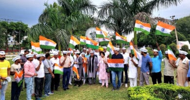 आम आदमी पार्टी पंचकूला ने आज शहीदी दिवस के अवसर पर देश की आजादी में अहम योगदान देने वाले देश के लिए अपने प्राणों को न्यौछावर करने वाले शहीद-ए-आजम भगत सिंह , राजगुरु , सुखदेव को शहीद भगत सिंह चौंक पर पुष्प अर्पित कर श्रद्धांजलि दी।