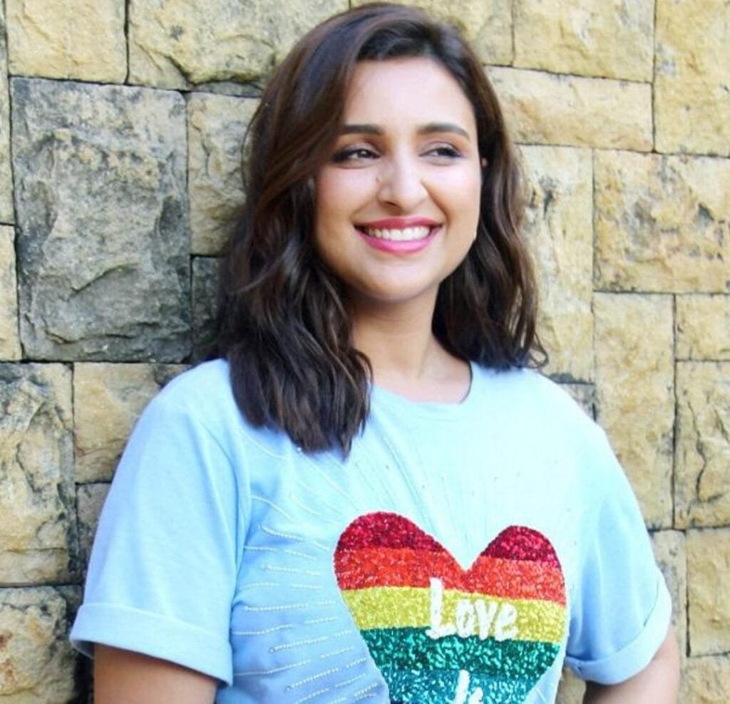 फिल्म केसरी सारागढ़ी की लड़ाई पर बनी है। फिल्म ऐसे समय में आई जब देश ने ऐसा ही कुछ झेला है। ये समय बहुत ही खराब रहा है। लेकिन समय की सीख को देखो तो इस घटना ने देश के युवाओं में देशभक्ति बढ़ाई है। दूसरे शब्दों में कहें तो युवाओं को जगाने का काम किया है। परिणीति चोपड़ा ने एक इंटरव्यू में कहा।