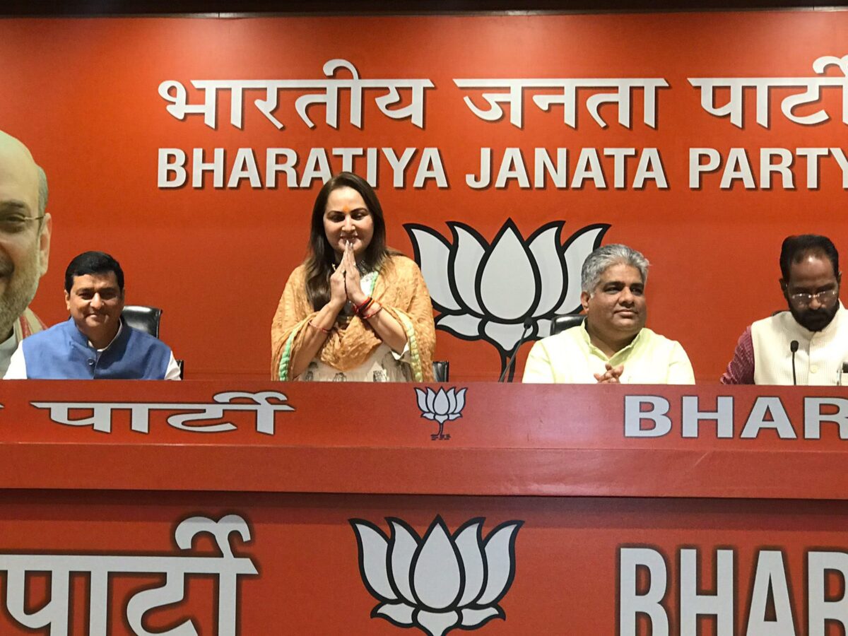 अब जया प्रदा ने थामा बीजेपी का दामन ,रामपुर से लड़ सकती हैं चुनाव
