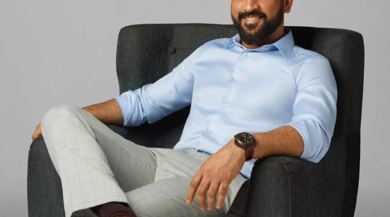 क्रिकेटर महेंद्र सिंह धोनी ने आम्रपाली ग्रुप से अपना बकाया लेने के लिए खटखटाया सुप्रीम कोर्ट का दरवाजा। अपने बकाया 40 करोड़ लेने के लिए उठाया कदम।