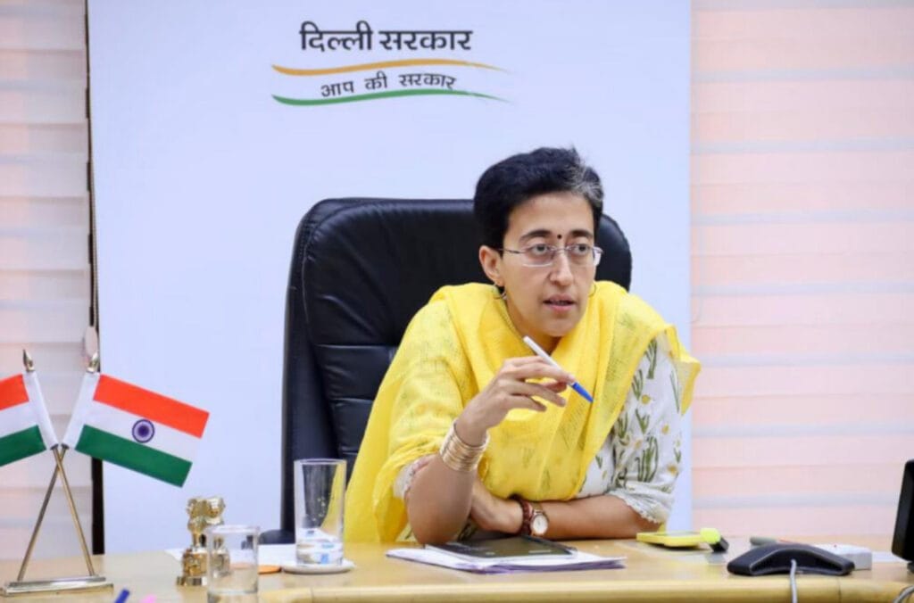 अगर बहस नही कर सकते तो क्रिकेट अकादमी चलाओ, आतिशी का गंभीर पर तंज