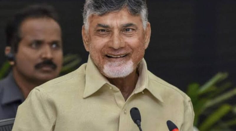 आंध्र प्रदेश के मुख्यमंत्री एन चंद्रबाबू नायडू वियावाड़ा में धरने पर बैठे। अपने उम्मीदवारों और कार्यकर्ताओं पर आयकर विभाग के छापों की वजह से बैठे हैं धरने पर।