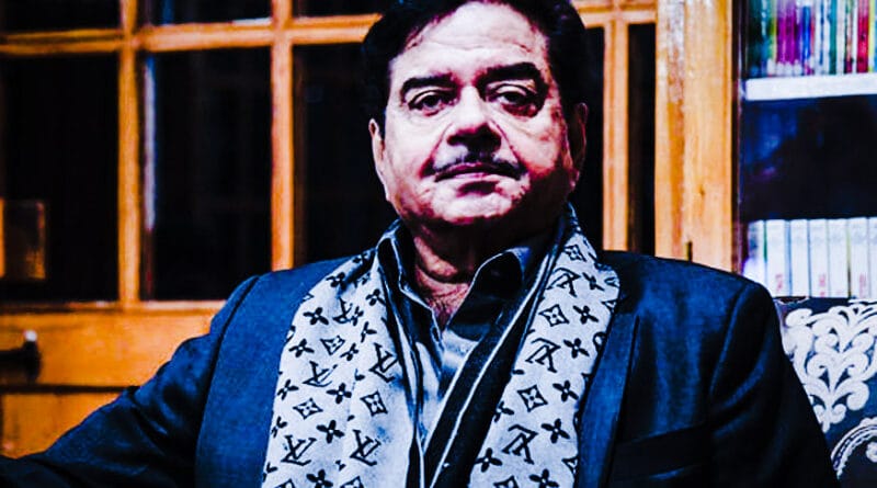 अभिनेता से नेता बने शत्रुघ्न सिन्हा ने आज भारतीय जनता पार्टी छोड़कर कांग्रेस का हाथ थाम लिया है। शत्रुघ्न सिन्हा ने बीजेपी छोड़ते हुए और कांग्रेस पार्टी में शामिल होते समय ट्विटर पर अपनी पीड़ा का भी जिक्र किया।