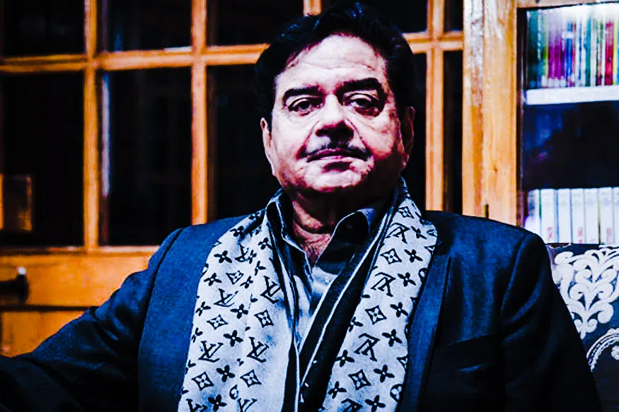 आखिर किसके कहने पर शत्रुघ्न सिन्हा ने छोड़ी बीजेपी और क्यों कांग्रेस में हुए शामिल 1 अभिनेता से नेता बने शत्रुघ्न सिन्हा ने आज भारतीय जनता पार्टी छोड़कर कांग्रेस का हाथ थाम लिया है। शत्रुघ्न सिन्हा ने बीजेपी छोड़ते हुए और कांग्रेस पार्टी में शामिल होते समय ट्विटर पर अपनी पीड़ा का भी जिक्र किया।