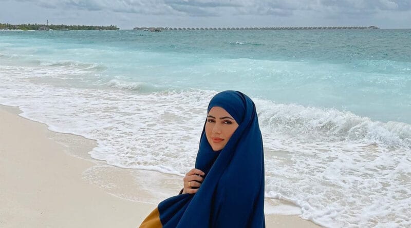 Sana Khan ने किया बेली डांस वायरल हुआ वीडियो, देखें