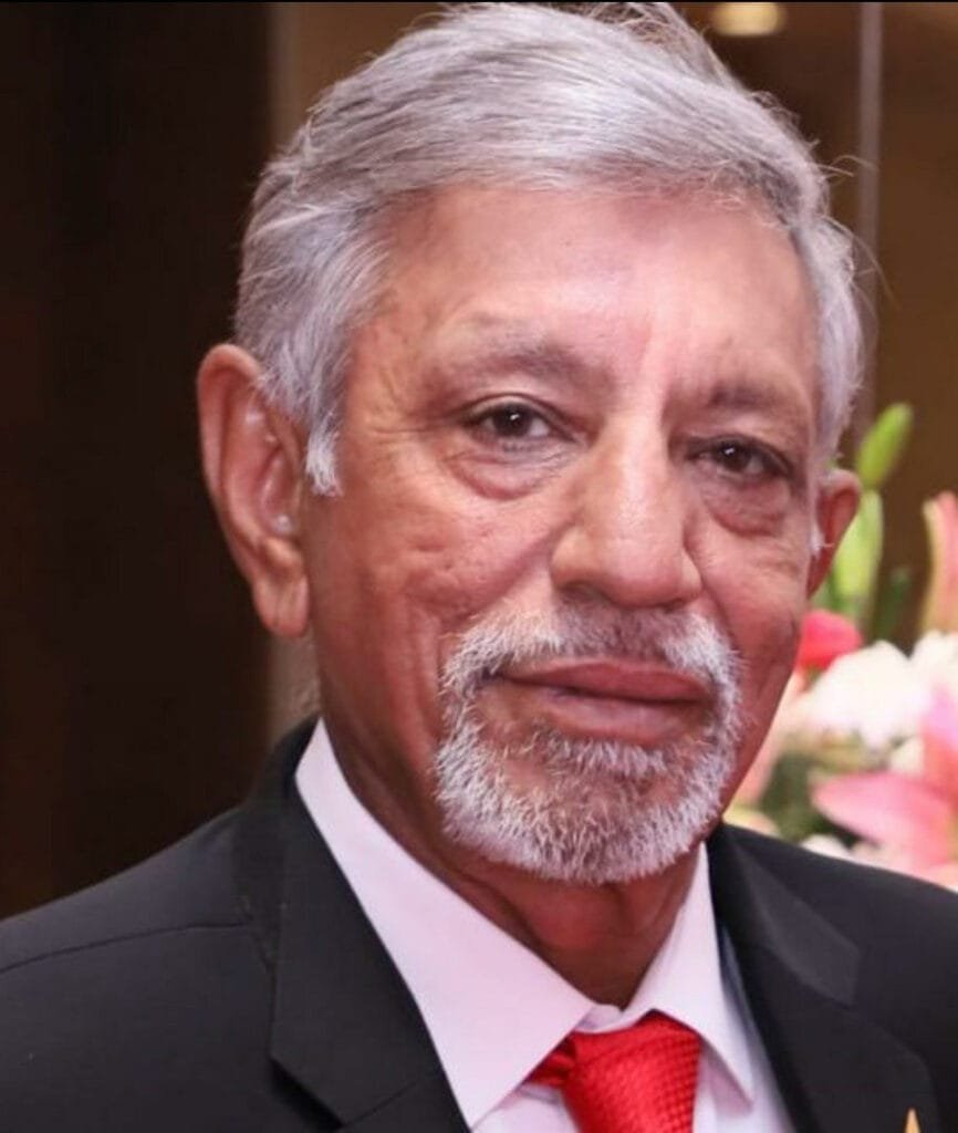 राष्ट्रपति राम नाथ कोविंद को सेना के राजनीति में इस्तेमाल पर एक चिट्ठी लिखे जाने की खबर सोशल मीडिया पर वायरल हो रही है। बताया जा रहा है इस पत्र के माध्यम से भारत की तीनों सेनाओं के आठ पूर्व प्रमुखों सहित 150 से भी ज्यादा पूर्व सैनिकों ने राष्ट्रपति को सेना का राजनीती में इस्तेमाल न करने की मांग की गई थी।