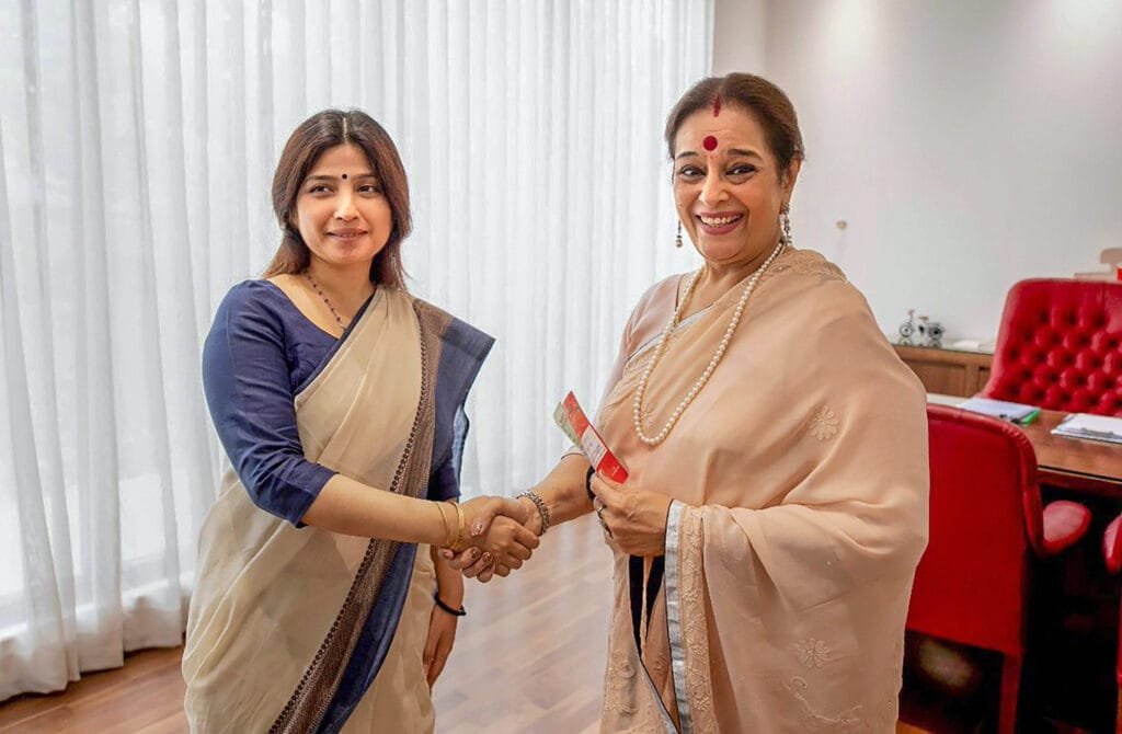Poonam: शत्रुघ्न सिन्हा की पत्नी पूनम समाजवादी पार्टी में हुई शामिल