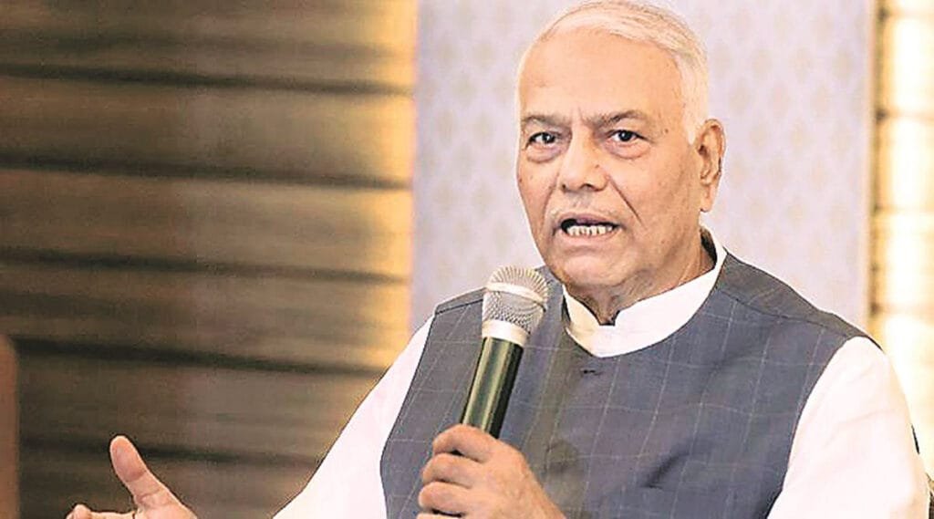 पूर्व केंद्रीय मंत्री यशवंत सिन्हा ने बंगाल में तृणमूल पार्टी प्रत्याशी मून मून सेन के लिए आसनसोल में किया प्रचार। नरेंद्र मोदी सरकार के सबसे मुखर आलोचकों में से एक हैं यशवंत सिन्हा।