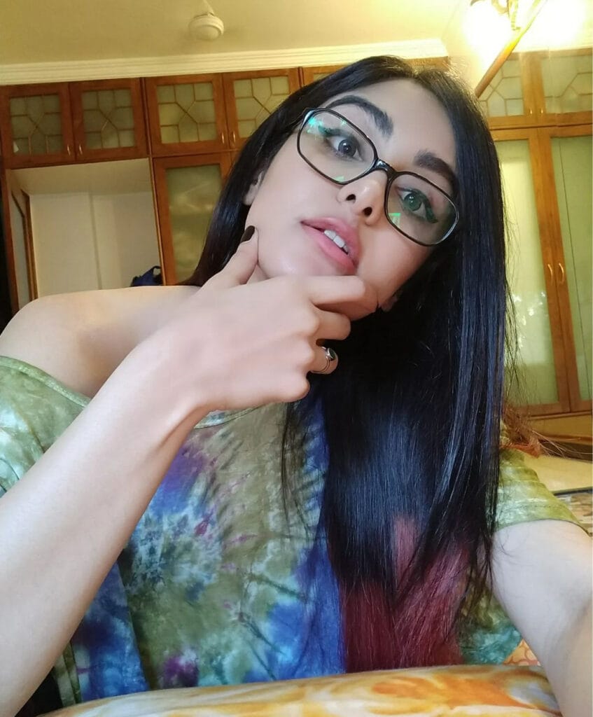 बॉलीवुड अभिनेत्री अदा शर्मा ने रणवीर सिंह की फिल्म 'गली बॉय'के रैप सांग पर किया कत्थक डांस। वीडियो हुआ वायरल।