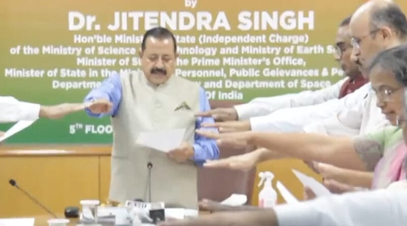 पुरे देश में किसानों के कर्ज माफ़ की विभिन्न योजनाएं चल रही हैं। धनाढ्य कंपनियों के मालिकों के कर्ज माफ़ हो रहे हैं। आम लोगों और गरीब वर्ग के लिए अभी तक कर्ज माफ़ की कोई योजना नही है ,लेकिन अब कॉर्पोरेट मंत्रालय ऐसी योजना लाने की तैयारी कर रहा है।