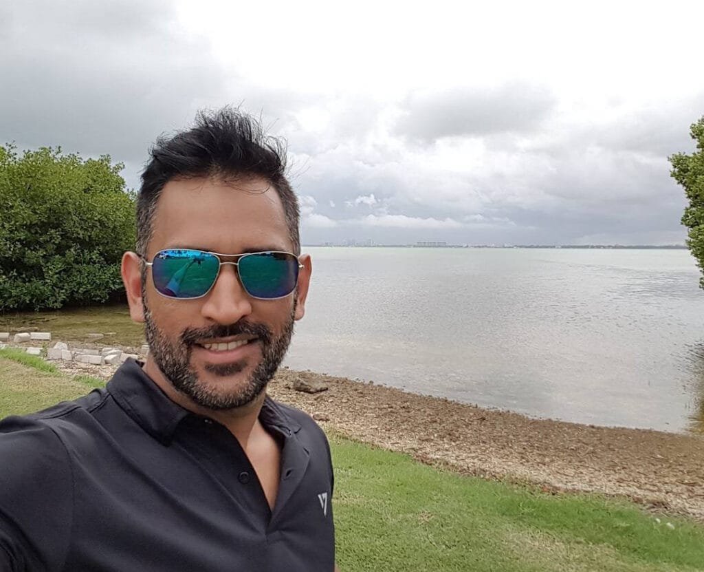 महेंद्र सिंह धोनी ने अपने बचपन के सपने को साँझा करते हुए एक वीडियो में बताया कि वह चित्रकार बनना चाहते थे। क्रिकेट से संन्यास लेने के बाद महेंद्र सिंह धोनी अपने इस सपने को पूरा करेंगे।