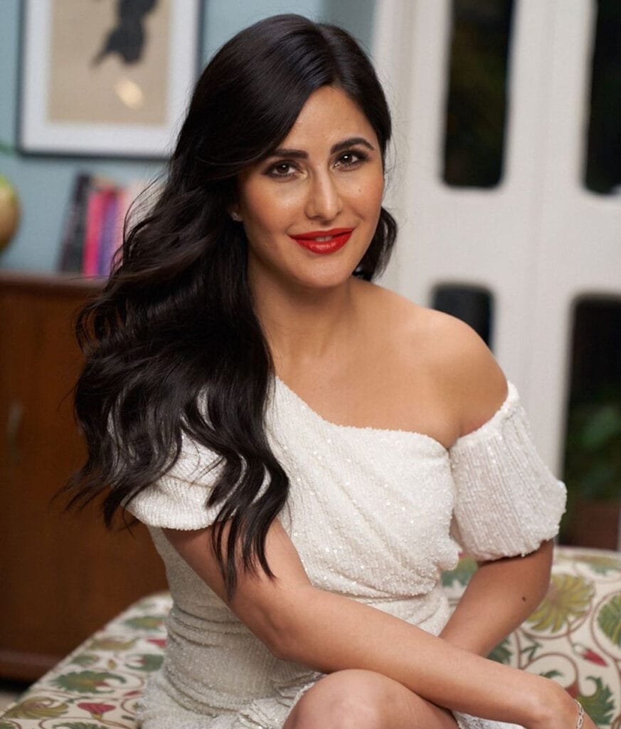 बॉलीवुड अभिनेत्री कटरीना कैफ अपने रिश्तों को लेकर गंभीर रहती हैं। सार्वजनिक स्थानों पर कटरीना कैफ रिश्तों के बारे में कभी खुलकर बात नही करती।