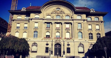 Swiss Bank ने कालाधन रखने वाले 15 भारतीयों के नाम किया नोटिस जारी