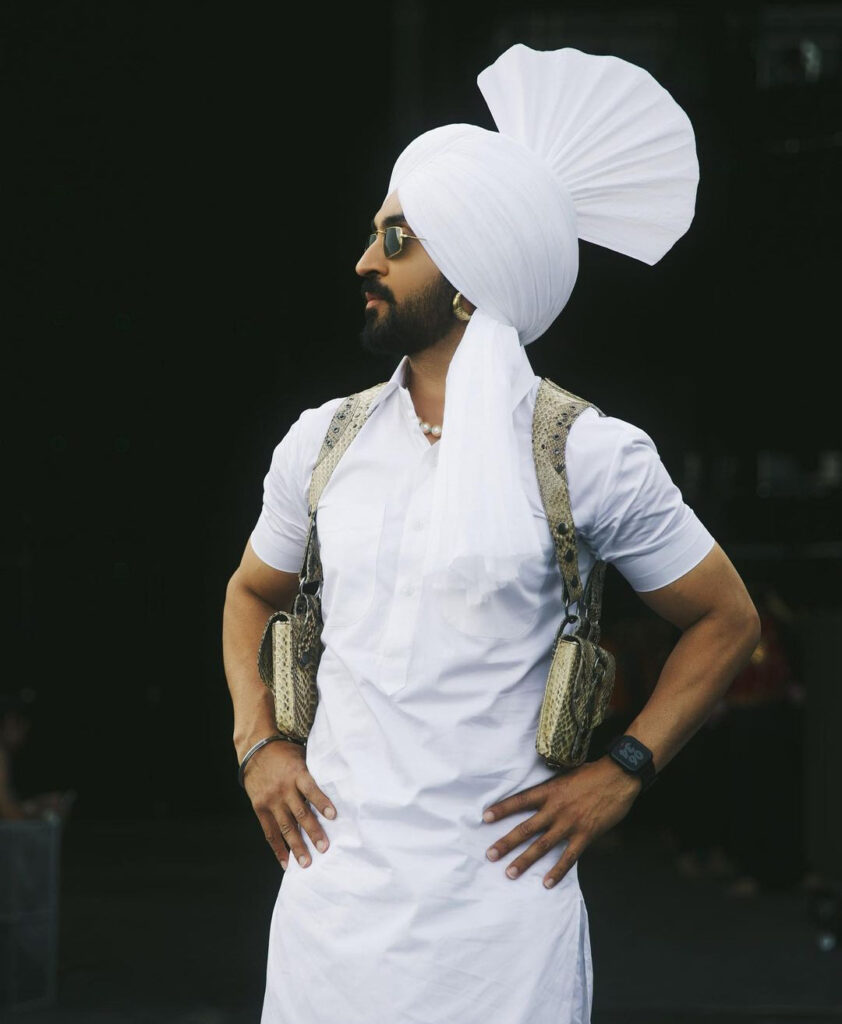 अर्जुन पटियाला का ट्रेलर हुआ रिलीज। दिलजीत दोसांझ और कृति सनोन ने कम बजट लोगों को हंसाने का वादा।