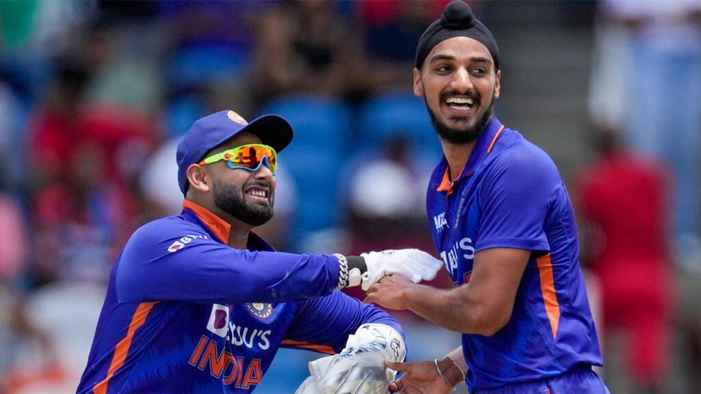 आज गुरूवार के दिन लंदन में ओल्ड ट्रेफर्ड ग्राउंड में भारतीय टीम का मुकाबला वेस्टइंडीज की टीम से हो रहा है। भारत ने टॉस जीत कर पहले बल्लेबाजी करने का फैसला लिया है।