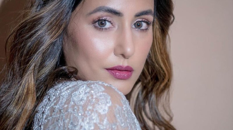 हिना खान ने ऋषि कपूर और नीतू सिंह के गाने 'एक मैं और एक तू' पर जमकर किया डांस