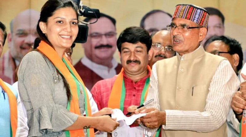 बिग बॉस 11 की कंस्टेस्टेन्ट ,हरियाणा की मशहूर डांसर सपना चौधरी ने आज भारतीय जनता पार्टी की सदस्यता लेकर सबको चौंका दिया है। हालांकि इसके संकेत लोक सभा चुनाव 2019 के समय ही मिल गए थे।