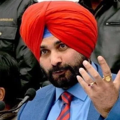 क्रिकेटर से राजनेता बने नवजोत सिंह सिद्धू ने पंजाब मंत्रिमंडल से इस्तीफा दे दिया है। सिद्धू ने इस्तीफे की चिट्ठी कांग्रेस नेता राहुल गांधी को भेजी। उन्होंने इस लेटर को सोशल मीडिया प्लेफॉर्म ट्विटर पर भी शेयर किया।