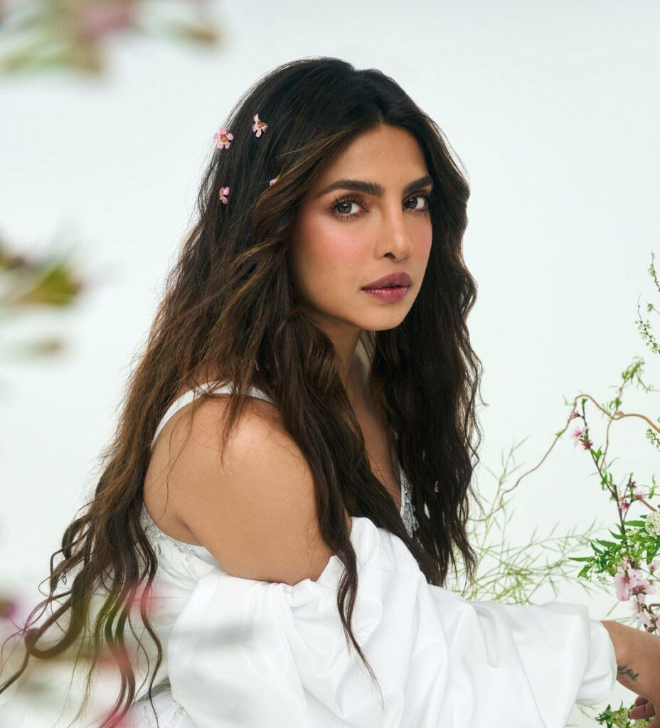 बॉलीवुड प्रियंका चोपड़ा आज 37 साल की हो गई हैं। देसी गर्ल का जन्म बिहार के जमशेदपुर में 18 जुलाई 1982 को हुआ था। प्रियंका के पिता आर्मी के रिटायर ऑफिसर हैं।