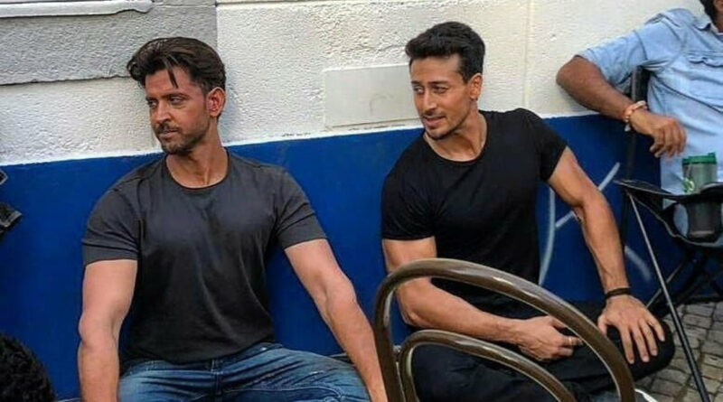 बॉलीवुड अभिनेता ऋतिक रोशन और टाइगर श्रॉफ अपनी आने वाली फिल्म वॉर में ज़बरदस्त एक्शन करते हुए नजर आएंगे। फिल्म के निर्देशक सिद्धार्थ आनंद ने यह जानकारी दी है।