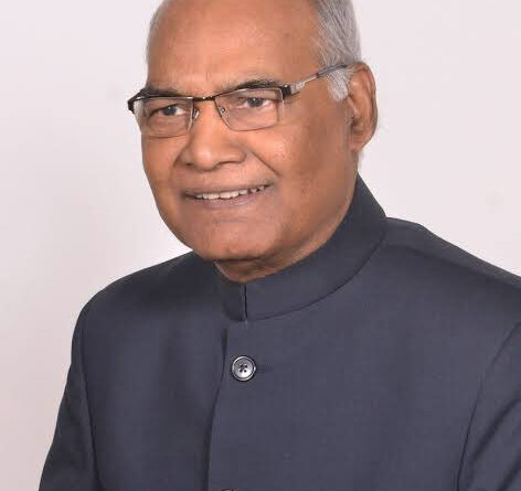 राज्य सभा में भारी हंगामे के बीच गृहमंत्री अमित शाह ने कहा कि अनुच्छेद 370 के कई खंड लागू नहीं होंगे। सिर्फ खंड एक बचा रहेगा। इसके साथ ही जम्मू-कश्मीर को मिला विशेष राज्य का दर्जा भी खत्म कर दिया गया है।