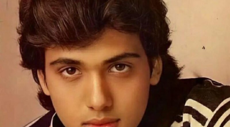 बॉलीवुड अभिनेता कारिंदा ने पिछले दिनों एक टीवी चैनल पर इंटरव्यू के दौरान कहा था कि उन्हें हॉलीवुड मूवी अवतार के लिए ऑफर मिला था। उन्होंने कहा था कि जेम्स कैम‌रून‌ को फिल्म का नाम भी उन्होंने ही सुझाया था।