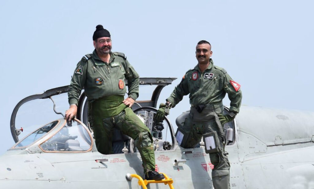 विंग कमांडर अभिनंदन वर्तमान लंबी छुट्टी के बाद एक बार फिर फलाइंग ड्यूटी पर लौटेंगे। पाकिस्तान से लौटने के बाद उन्हें अलग अलग मेडिकल टेस्ट से गुजरना पड़ा था ।
