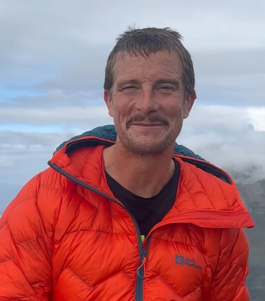 डिसकवरी चैनल पर आने वाले शो Man Vs Wild के खास शो में भारत के प्रधानमंत्री नरेंद्र मोदी और बेयर ग्रिल्स एक साथ दिखाई देंगे। आप लोगों ने डिसकवरी चैनल के इस शो में कई बार एंकर बेयर ग्रिल्स को नॉन वेज खाते हुए देखा होगा।ऐसे में काफी लोगों के मन ये सवाल था कि प्रधानमंत्री नरेंद्र मोदी भी जंगल रह कर नॉन वेज खाएंगे या नही।