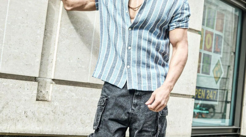 टाइगर श्रॉफ ऋतिक रोशन को अपना गुरु मानते हैं।वे उनकी इज्जत भी करते हैं। लेकिन सोशल मीडिया पर दोनों के बीच वॉर शुरू हो गया है.