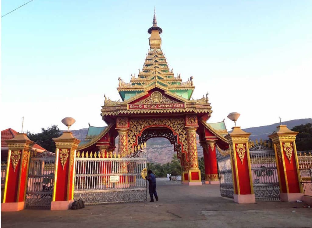हिंदू धर्म में पितृ पक्ष का विशेष महत्व है। कहा जाता है कि अगर मरने वाले वाले व्यक्ति का श्राद्ध न किया जाए तो उसकी आत्मा को शांति नहीं मिलती और घर में खुशहाली नहीं आती