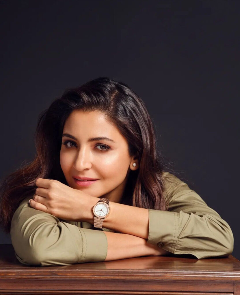 Anushka in Swimsuit: अनुष्का शर्मा ने स्विमिंग सूट में बेबी बंप फ्लॉन्ट किया