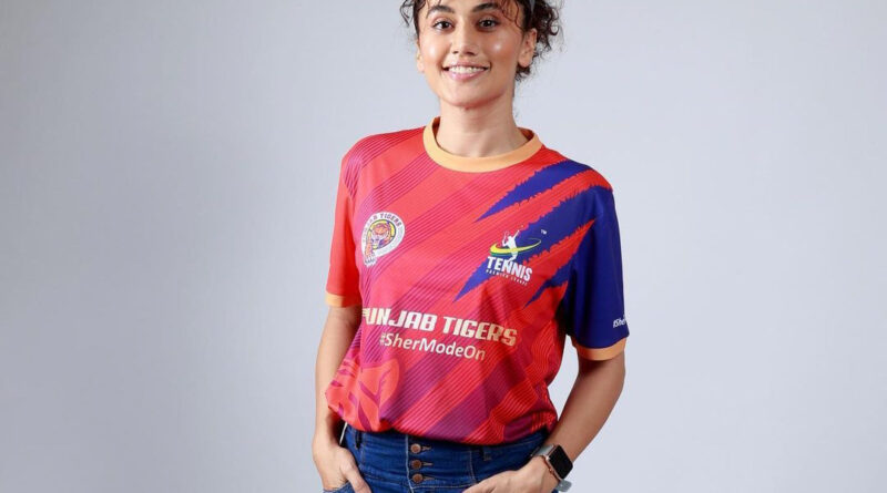 अभिनेत्री तापसी पन्नू अपनी फिल्म के शूटिंग करने के सिलसिले में दिल्ली आई हुई थी। लेकिन दिल्ली में फैंस की भीड़ के कारण उन्हें काफी दिक्क्तों का सामना करना पड़ा।