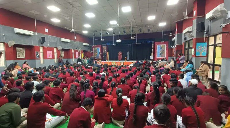 देश की राजधानी दिल्ली के राजकीय प्रतिभा विकास विद्यालय ने देश के सर्वश्रेष्ठ स्कूलों की रैंकिंग में पहला स्थान हासिल किया है जबकि दो अन्य सरकारी स्कूलों ने टॉप 10 में जगह बनाई है।