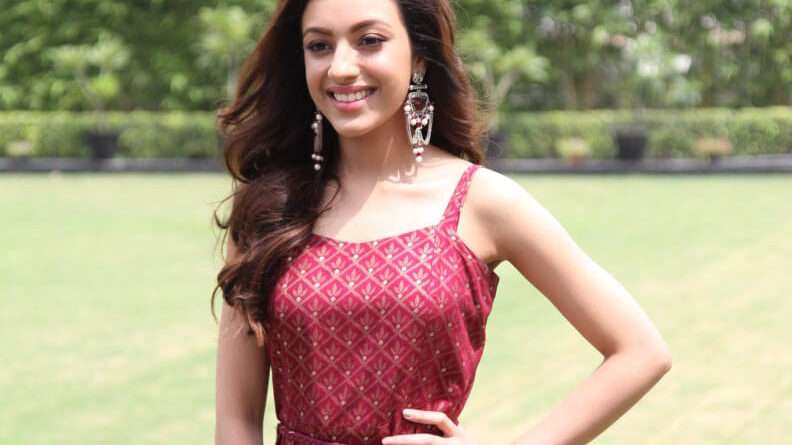 Sahar Bamba की फिल्म पल पल दिल के पास