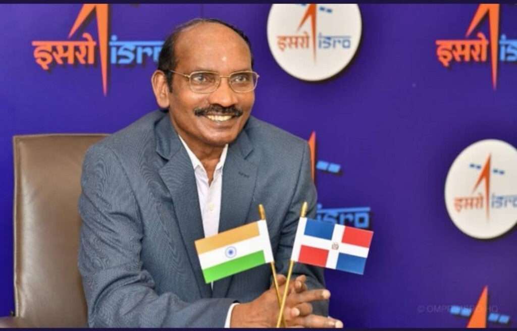 भारतीय अंतरिक्ष अनुसंधान संगठन के चीफ के सिवन ने कहा कि चंद्रयान 2 का ऑर्बिटर ठीक से काम कर रहा है और इसरो के वैज्ञानिक प्रयोग ठीक से कर रहे हैं। विक्रम लैंडर से अभी तक संपर्क नहीं हुआ।