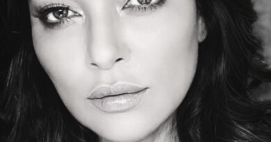 Former Miss India Sushmita Sen's school group photo went viral, you will also sweat to recognize