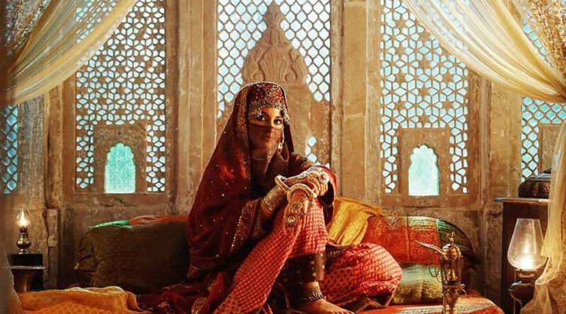 बॉलीवुड अभिनेता सैफ अली खान अभिनीत फिल्म लाल कप्तान में सोनाक्षी सिन्हा के लुक का खुलासा हो गया है। लेकिन फिल्म में सोनाक्षी सिन्हा का किरदार क्या है इसके बारे में अभी तक किसी को नहीं पता है।