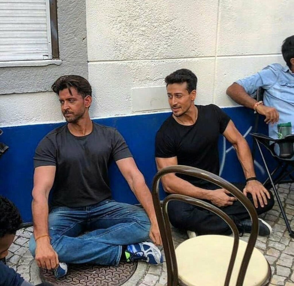ऋतिक रोशन और टाइगर श्रॉफ स्टारर वॉर मूवी ने इस साल की सबसे बड़ी फिल्मों को पछाड़ दिया है। वॉर मूवी ने बीस दिन में 300 करोड़ रुपए की कमाई का आंकड़ा पार करते हुए ट्रिपल सेंचुरी लगा दी है।