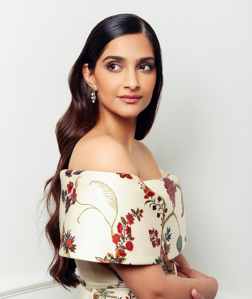 You will be shocked to see the Anarkali avatar of Bollywood actress Sonam Kapoor