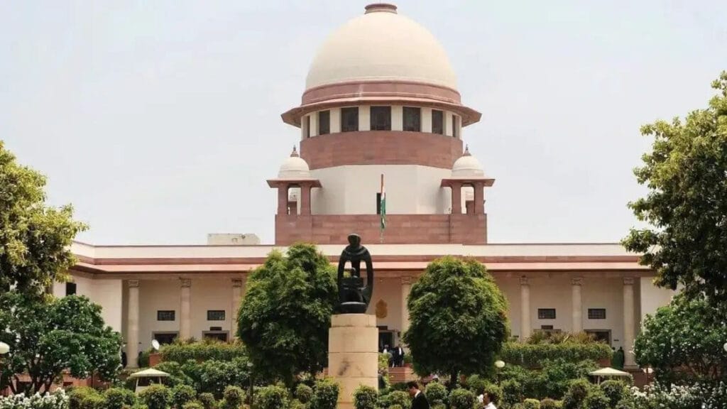 सुप्रीम कोर्ट ने कहा चीफ जस्टिस ऑफ़ इंडिया एक ऐसा पद है जो पब्लिक अथॉरिटी के अंदर आता है। सुचना और निजता का अधिकार एक ही सिक्के के दो पहलू हैं।