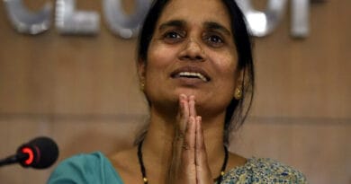 देश की राजधानी दिल्ली में 16 दिसंबर 2012 को हुए दिल दहला देने वाले निर्भया गैंगरेप के दोषियों को जल्दी सजा दिलवाले के लिए निर्भया के माता-पिता ने पटियाला हाउस कोर्ट में याचिका दाखिल की है। इस याचिका में चारों दोषियों को जल्द फांसी देने की मांग की गई है। इस मामले की सुनवाई 25 नवंबर को होगी।