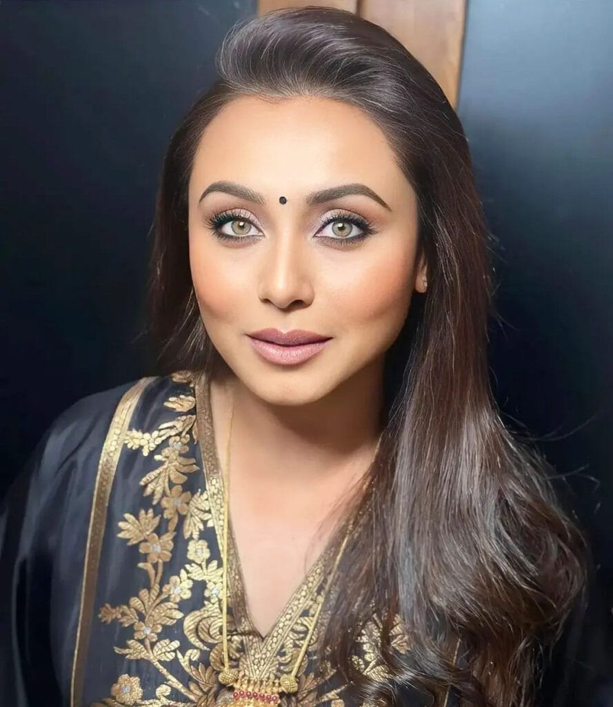 Rani Suit: रानी मुखर्जी के सूट को देखकर भड़के लोग